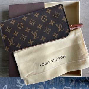 Louis Vuitton vintage Isolate Women’s Wallet.